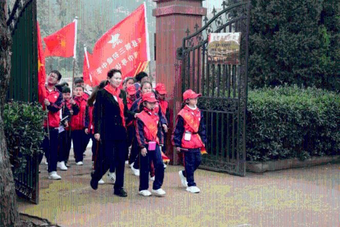 逃离神秘老林