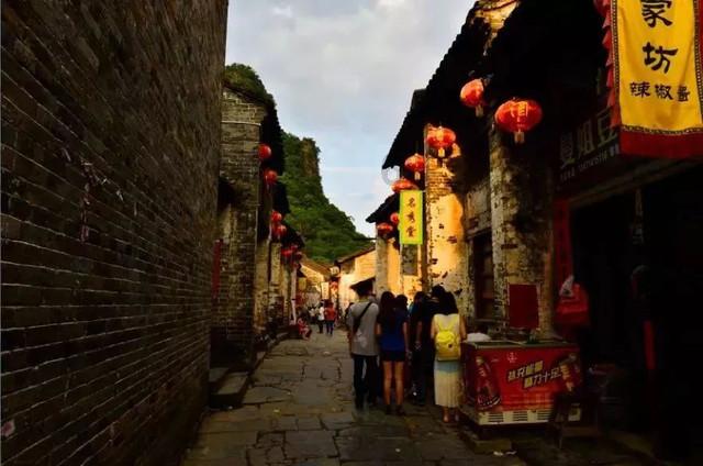 正是因为有了鲍叔牙的举荐，齐桓公才能不嫌弃管仲